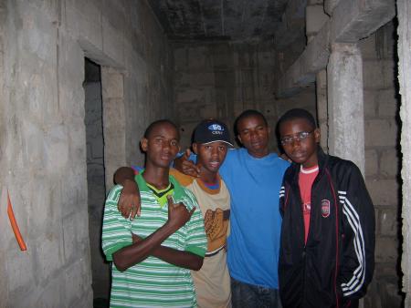 aliou avec le cap et ses ami